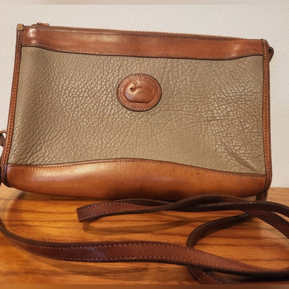 Dooney and Bourke very VINTAGE Bag. NEEDS TLC